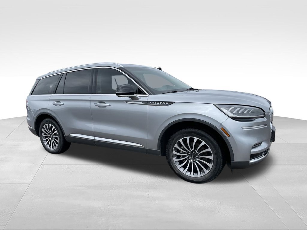 Used 2023 Lincoln Aviator Reserve AWD/4WD image 2