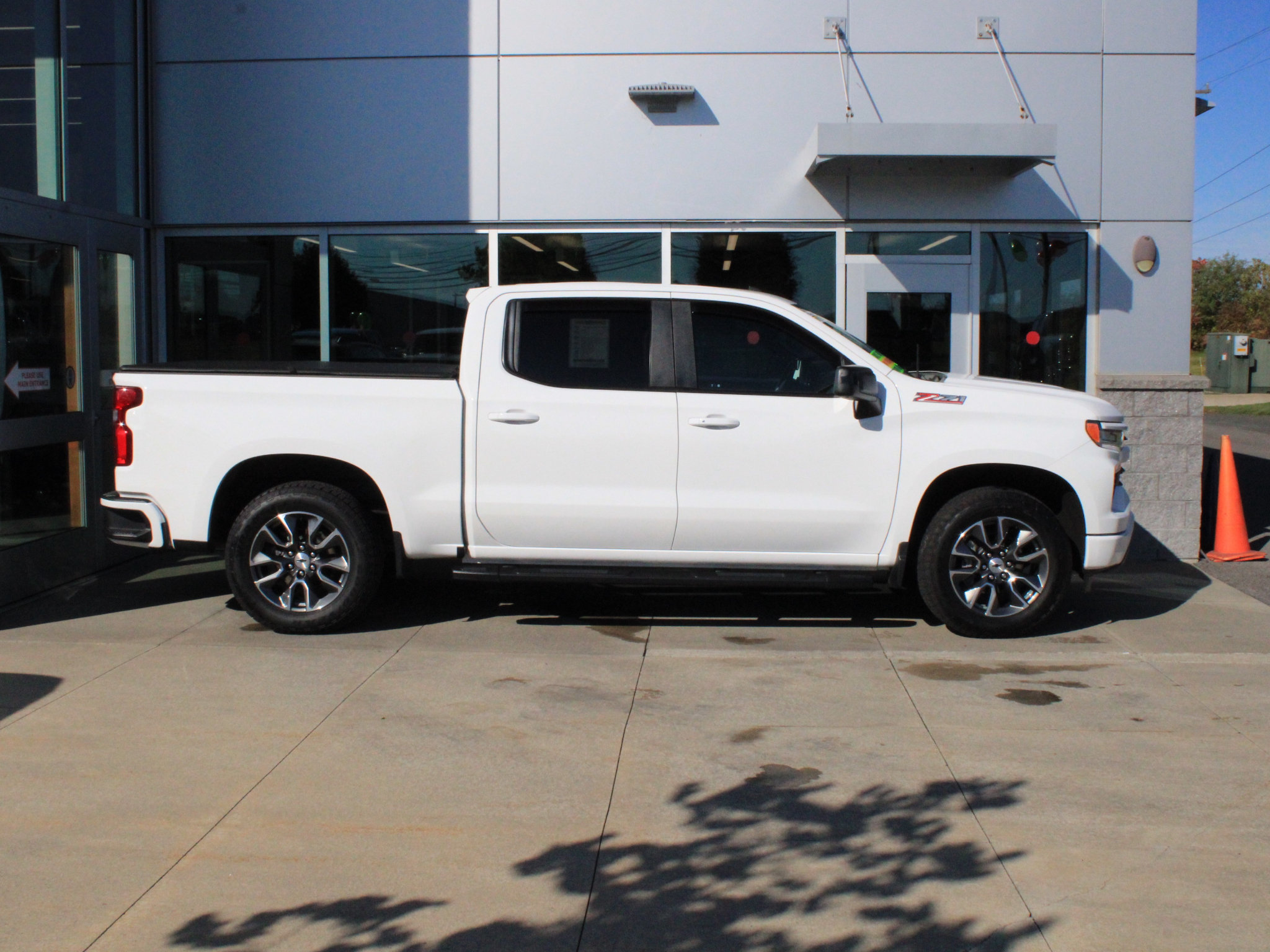 Used 2023 Chevrolet Silverado 1500 RST w/ Convenience Package II AWD/4WD image 4