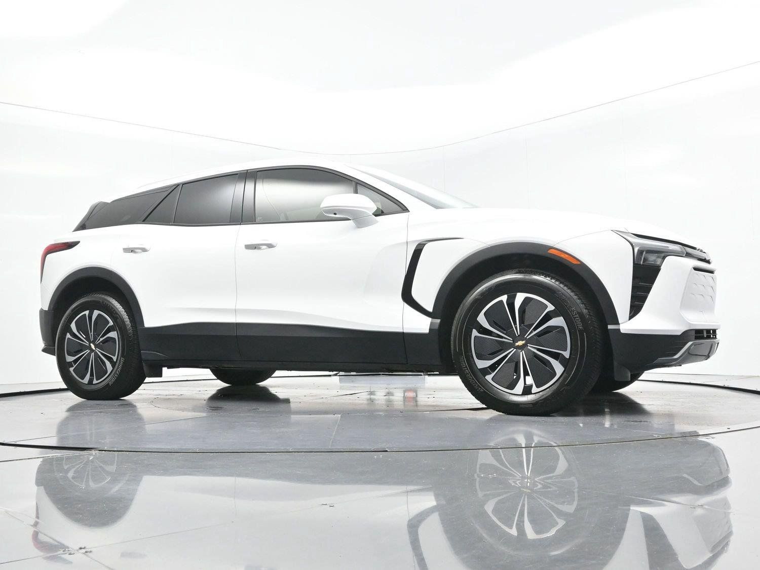 Used 2024 Chevrolet Blazer EV LT AWD/4WD image 45