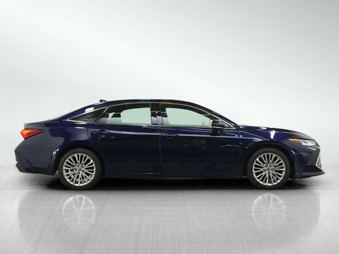 Used 2022 Toyota Avalon Limited FWD image 6