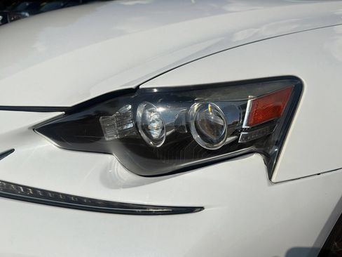 Used 2016 Lexus IS 350 RWD image 9