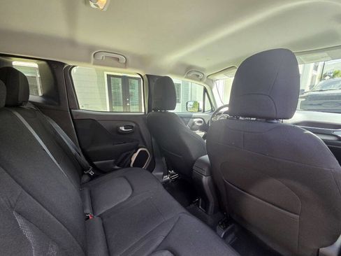 Used 2017 Jeep Renegade Latitude FWD image 36