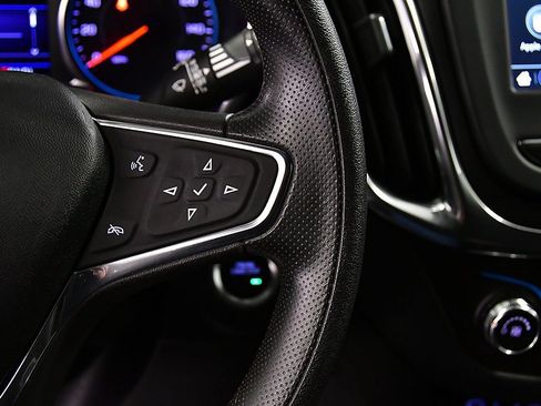 Used 2019 Chevrolet Equinox LT image 18