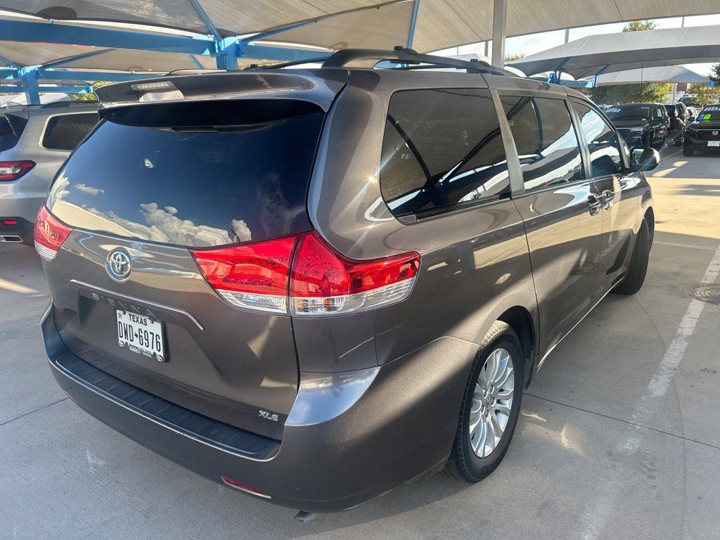 Used 2011 Toyota Sienna XLE FWD image 4