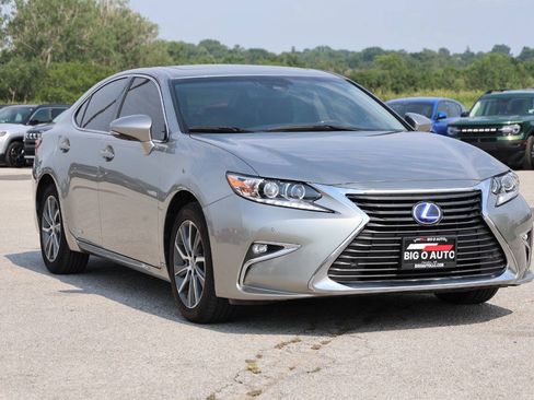 Used 2018 Lexus ES 300h w/ Navigation Package FWD image 4