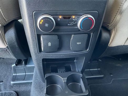 Used 2022 Ford Explorer XLT AWD/4WD image 28