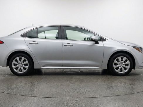 Used 2025 Toyota Corolla LE FWD image 11