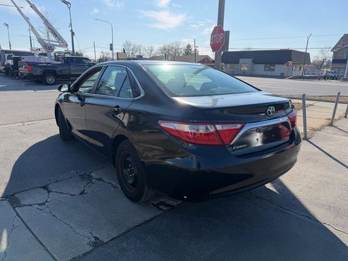 Used 2015 Toyota Camry LE image 5