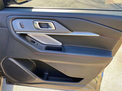 Used 2025 Ford Explorer ST image 38