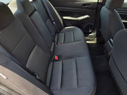 Used 2025 Nissan Altima 2.5 SV FWD image 26