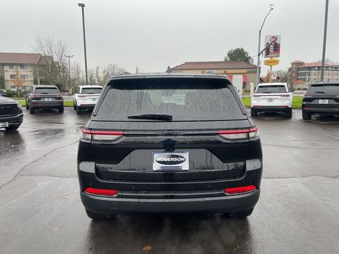 New 2025 Jeep Grand Cherokee Altitude image 6