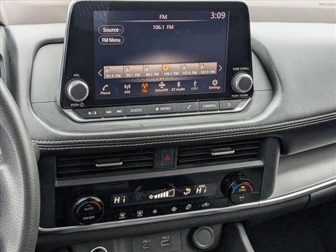 Used 2023 Nissan Rogue SV image 14