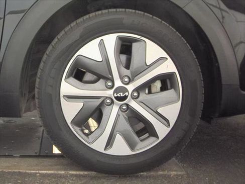 Used 2022 Kia Niro EX image 28