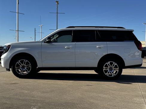 New 2025 Ford Expedition Active image 8