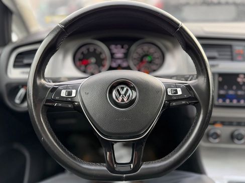 Used 2017 Volkswagen Golf Wolfsburg Edition image 6