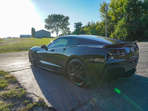 Used 2016 Chevrolet Corvette Stingray Coupe RWD image 5