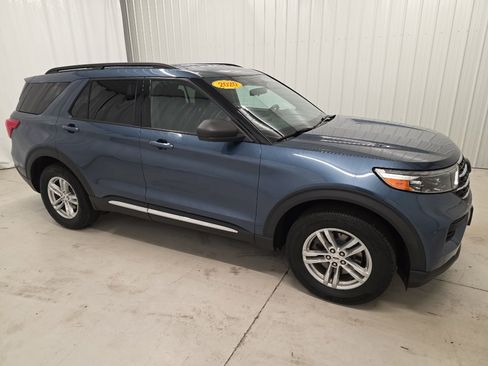 Used 2020 Ford Explorer XLT AWD/4WD image 3