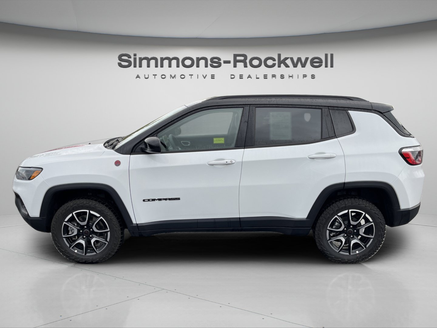 Used 2025 Jeep Compass Trailhawk AWD/4WD image 2