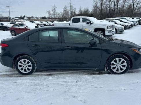 Used 2023 Toyota Corolla LE image 2