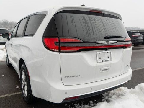 New 2026 Chrysler Pacifica Select image 7