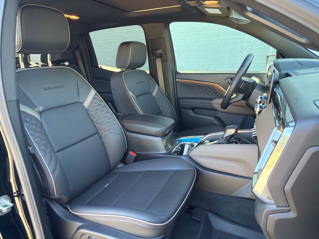 Used 2025 GMC Canyon Denali w/ LPO, Denali Black Edition AWD/4WD image 13
