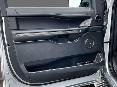 Used 2023 Ford Expedition Max XLT image 12