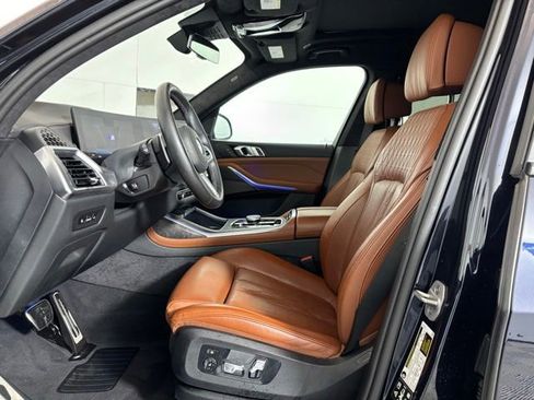 Certified 2025 BMW X7 M60i AWD/4WD image 10