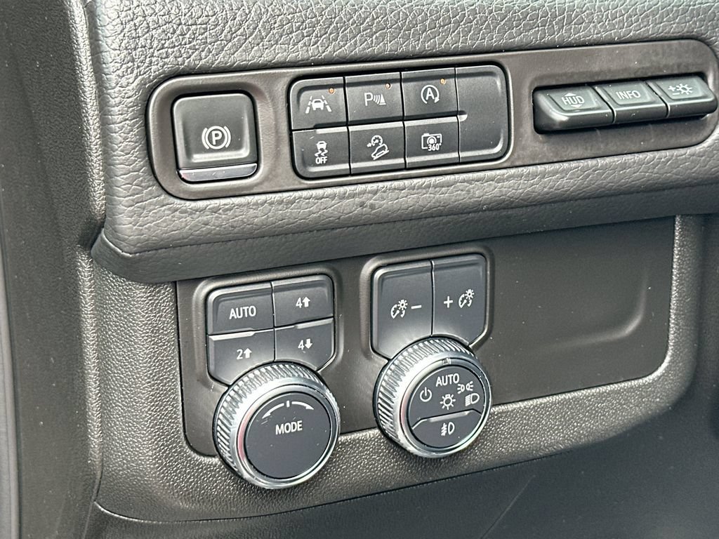 Used 2024 GMC Yukon Denali AWD/4WD image 10