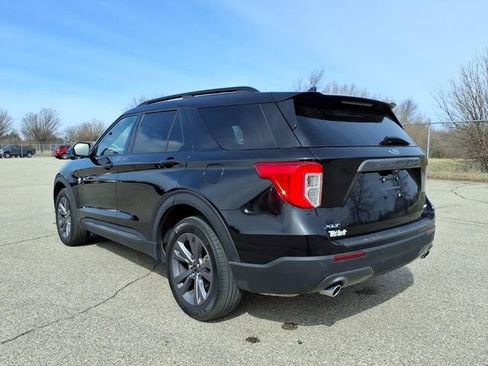 Used 2023 Ford Explorer XLT w/ Equipment Group 202A image 8