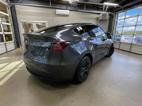 Used 2021 Tesla Model Y Long Range AWD/4WD image 5