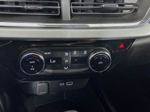 Used 2025 Chevrolet Trax LT FWD image 23