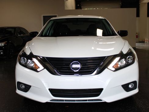 Used 2017 Nissan Altima 2.5 SR w/ Midnight Edition Package FWD image 8