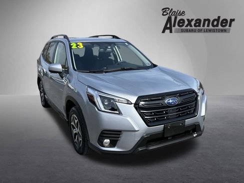 Used 2023 Subaru Forester Premium image 1