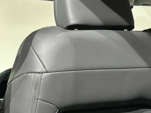 Used 2025 Ford Explorer Active w/ Active Comfort Package AWD/4WD image 53