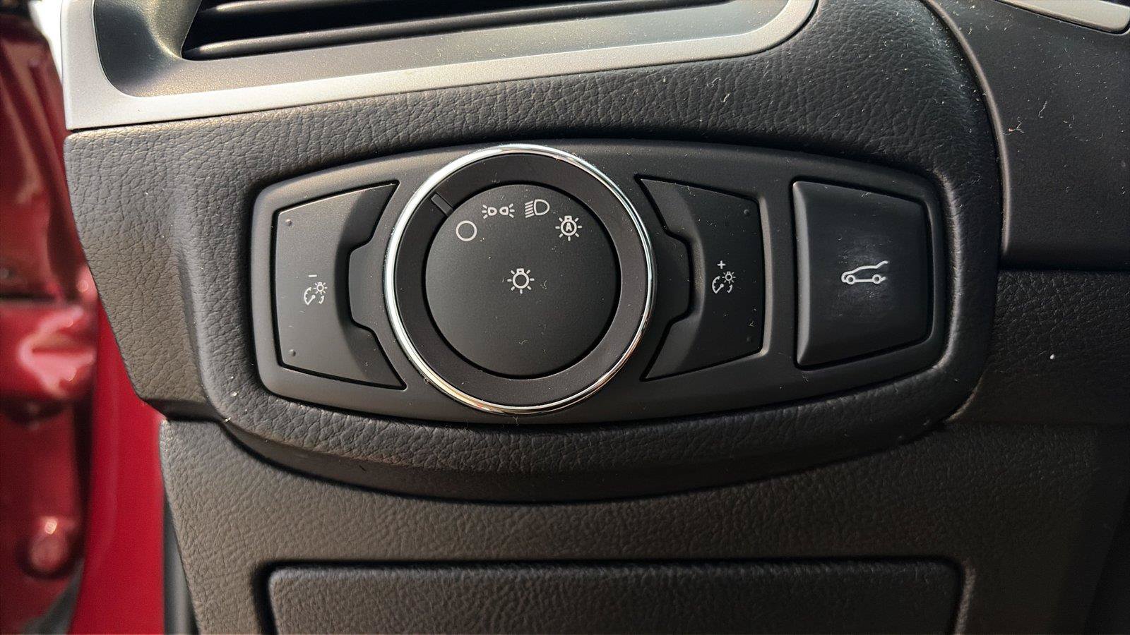 Used 2018 Ford Edge SEL w/ Equipment Group 201A FWD image 22