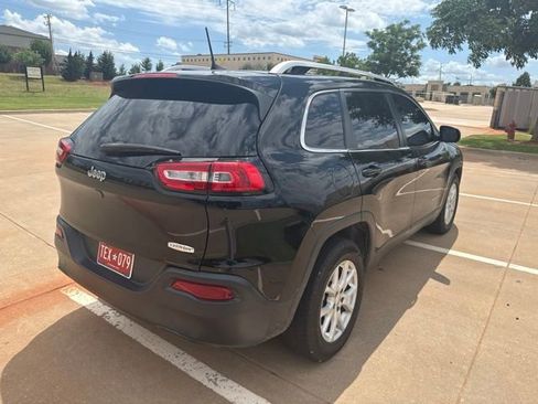 Used 2018 Jeep Cherokee Latitude FWD image 4