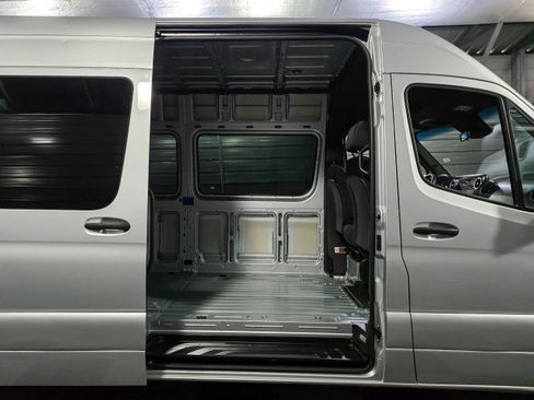 Used 2022 Mercedes-Benz Sprinter 3500 image 11