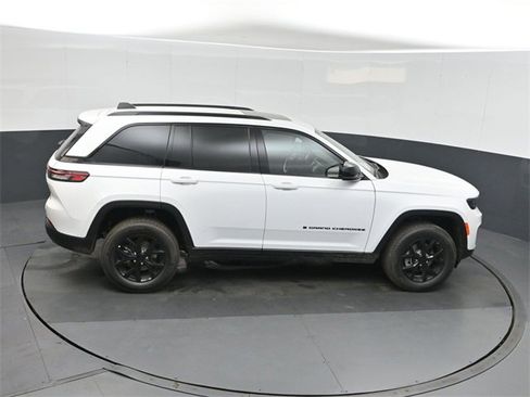 New 2025 Jeep Grand Cherokee Laredo image 29