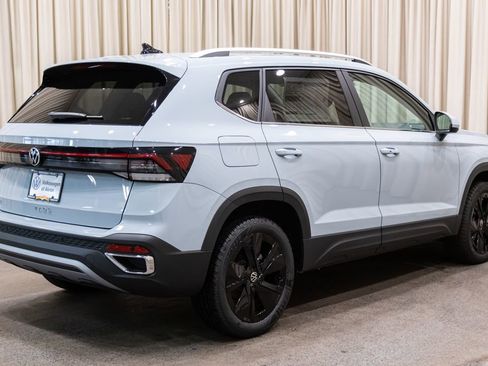 New 2026 Volkswagen Taos SE FWD image 6