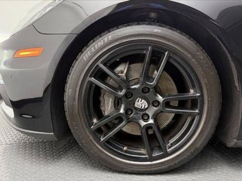 Used 2017 Porsche Panamera RWD image 34