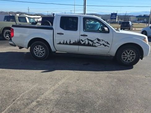 Used 2017 Nissan Frontier SV image 5