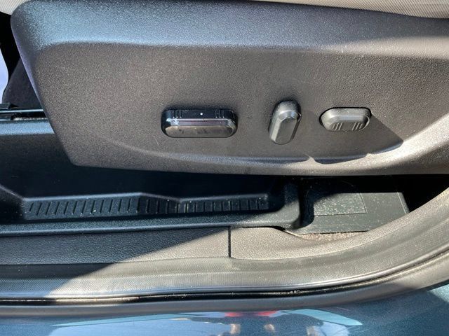 Used 2019 Ford Escape SE FWD image 43