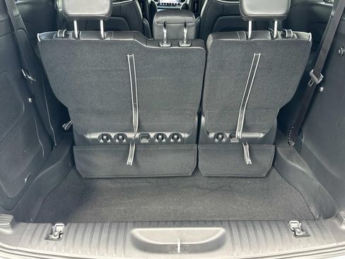 New 2026 Chrysler Pacifica Limited w/ Uconnect Theater Family Group FWD image 28
