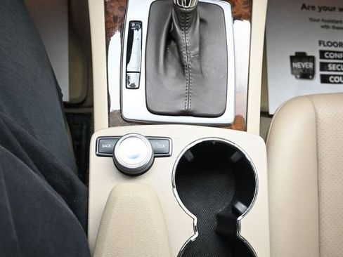 Used 2010 Mercedes-Benz C 300 Sedan image 17