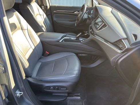 Used 2019 Buick Enclave Essence image 12