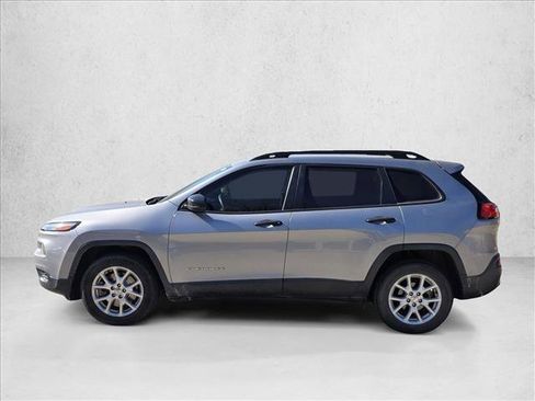 Used 2016 Jeep Cherokee Sport image 8