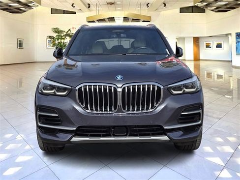 Used 2022 BMW X5 xDrive45e image 2