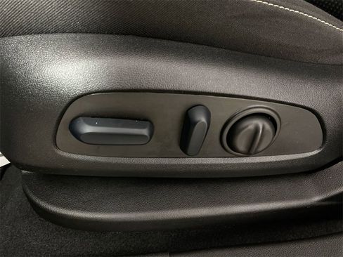 Used 2023 GMC Acadia SLE w/ Driver Convenience Package image 12