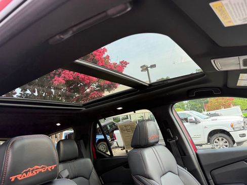Used 2025 Honda Pilot TrailSport image 18