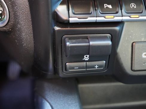 Certified 2019 Chevrolet Silverado 1500 LTZ w/ LTZ Plus Package AWD/4WD image 31